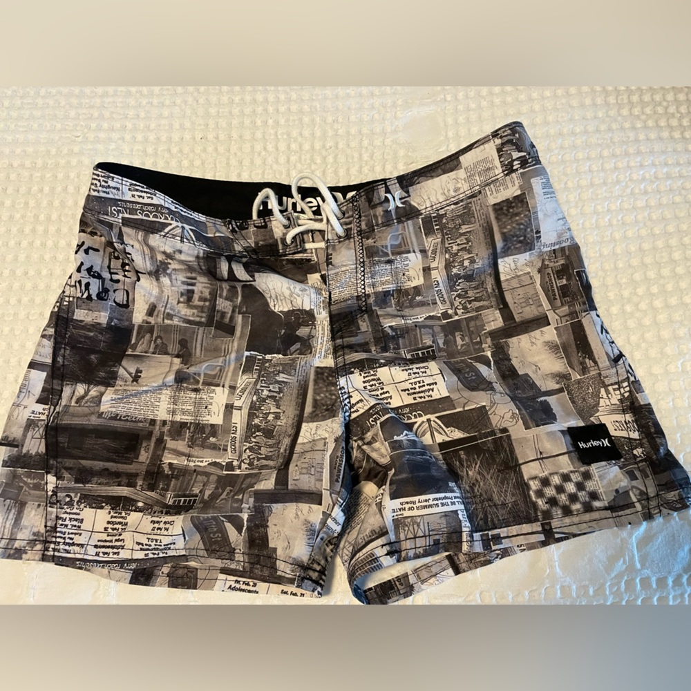 Hurley women’s size 1 beach shorts, tie front. Gently worn.